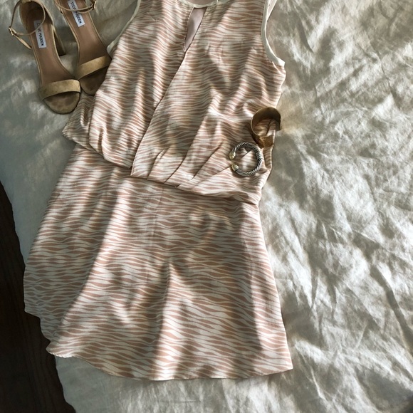 Elizabeth and James Dress - Picture 5 of 6